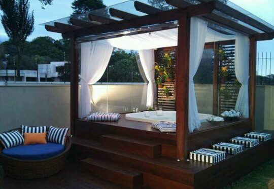 pergolado coberto ou gazebo