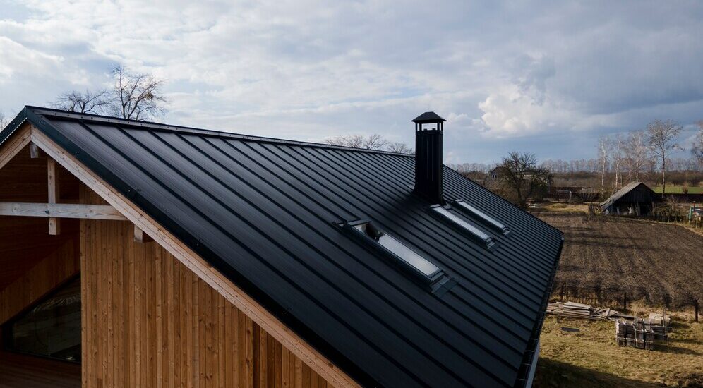 Qual o melhor telhado para casa de madeira